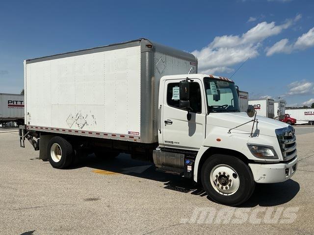 Hino 338 貨箱式卡車