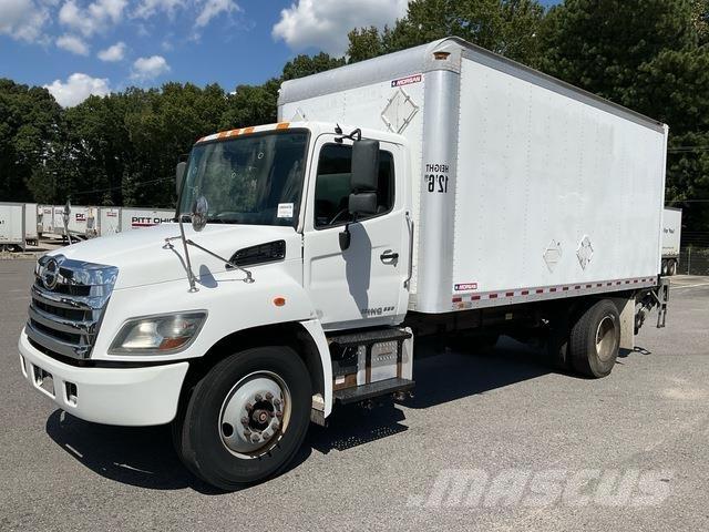 Hino 338 貨箱式卡車
