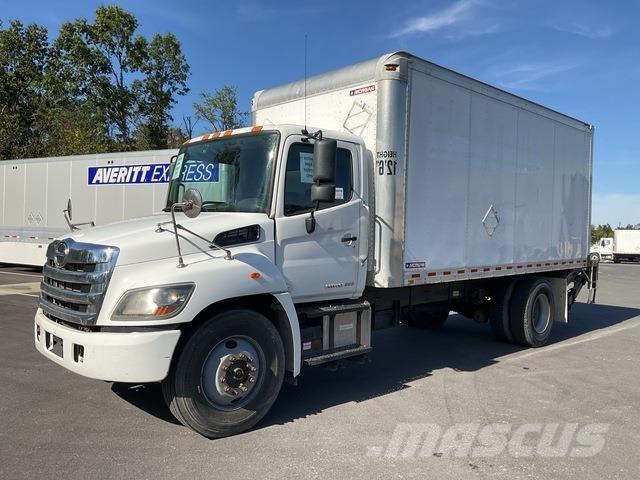 Hino 338 貨箱式卡車