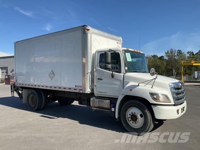 Hino 338 貨箱式卡車