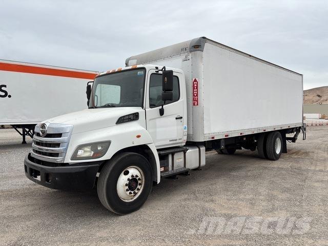 Hino 338 貨箱式卡車