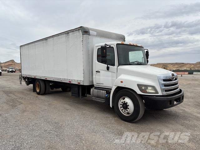 Hino 338 貨箱式卡車
