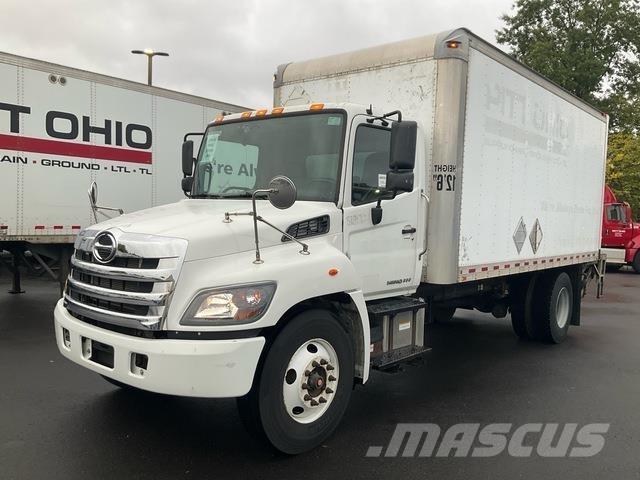 Hino 338 貨箱式卡車