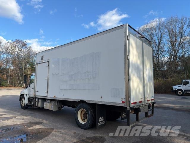 Hino 338 貨箱式卡車