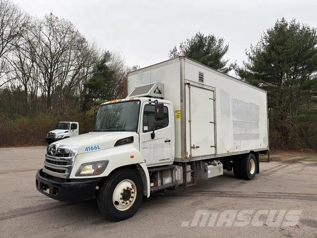 Hino 338 貨箱式卡車