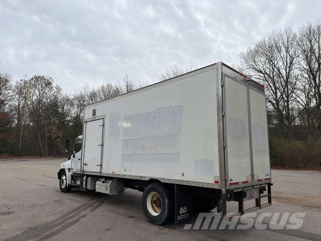 Hino 338 貨箱式卡車