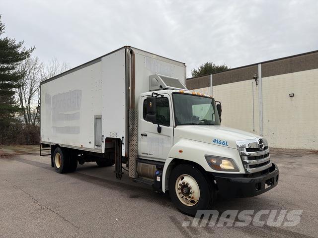 Hino 338 貨箱式卡車