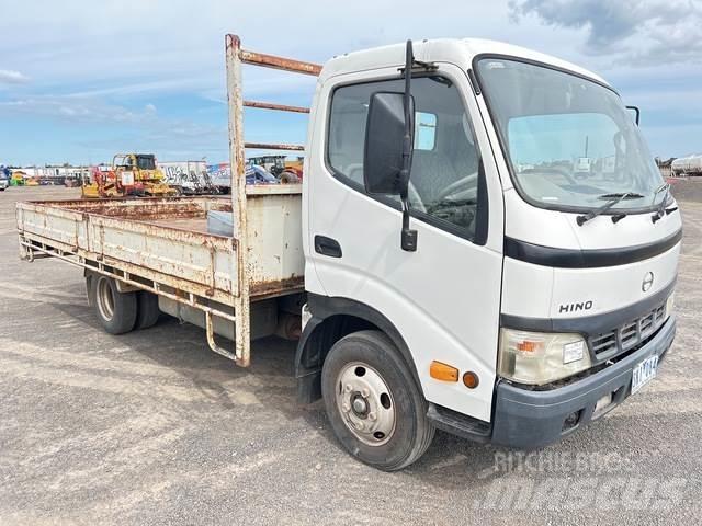 Hino Dutro 平板式/側卸式卡車