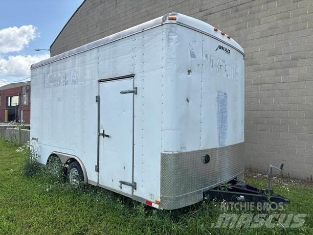  Homesteader 箱體拖車