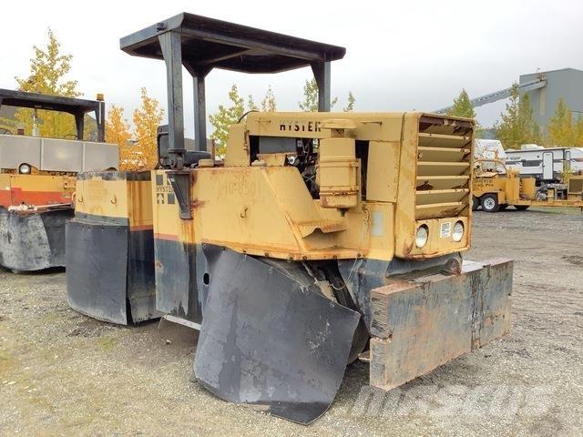 Hyster  膠輪滾壓機