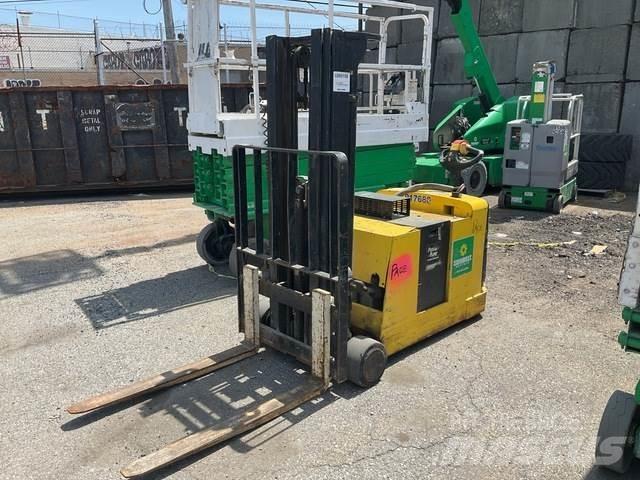 Hyster W30ZC 自走式堆積機