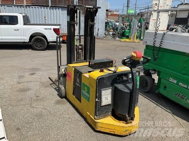 Hyster W30ZC 自走式堆積機