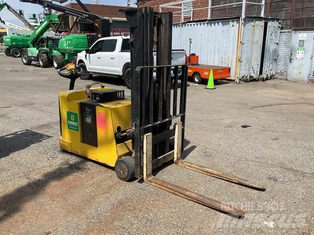 Hyster W30ZC 自走式堆積機