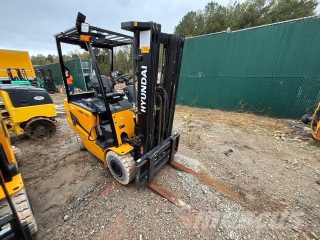 Hyundai 25B-9U 電動堆高機