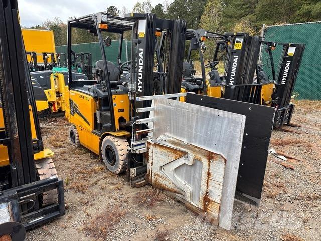 Hyundai 25B-9U 電動堆高機