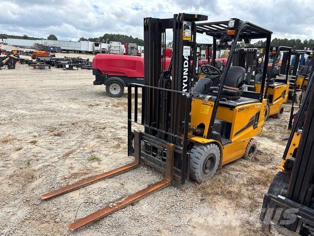 Hyundai 25B-9U 電動堆高機