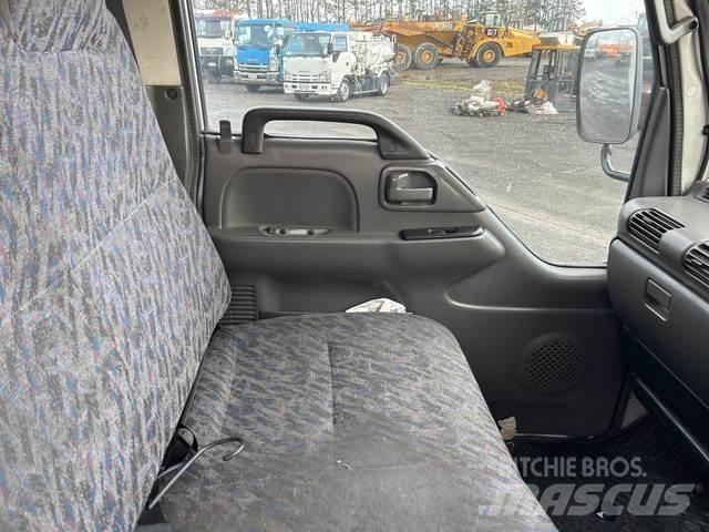 Isuzu NKR300s 其他