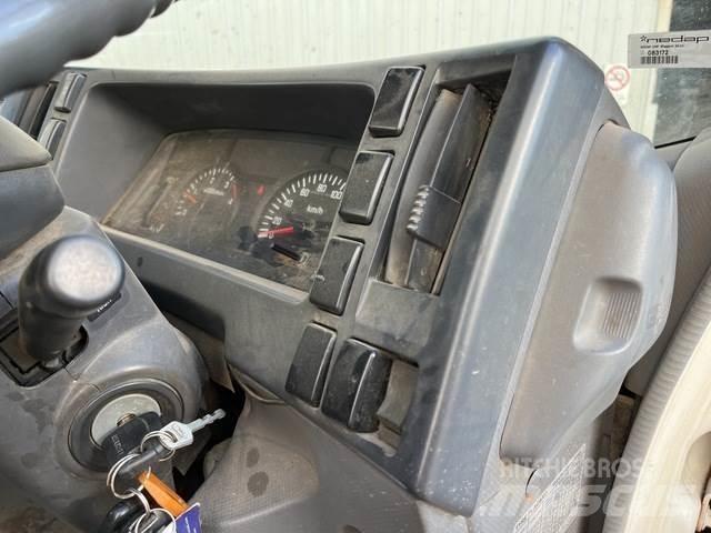Isuzu NNR 200 平板式/側卸式卡車