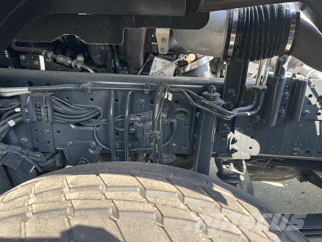 Iveco T Way 商用底盤車