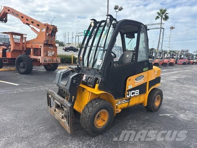 JCB 35D 4X4 T4 伸縮臂操作車
