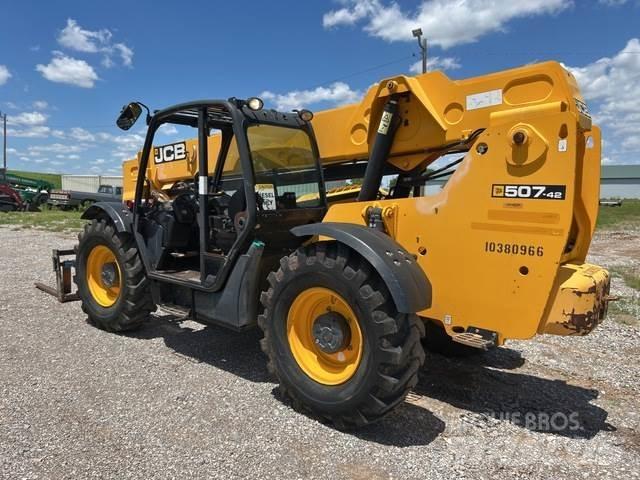 JCB 507-42 伸縮臂操作車