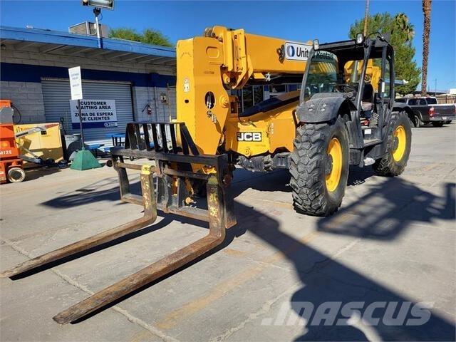 JCB 507-42 伸縮臂操作車
