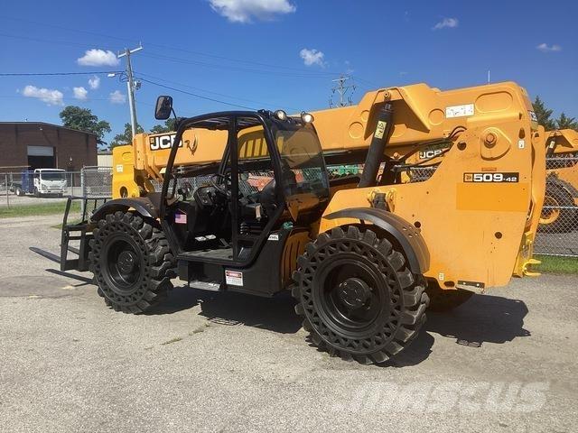 JCB 509-42 伸縮臂操作車