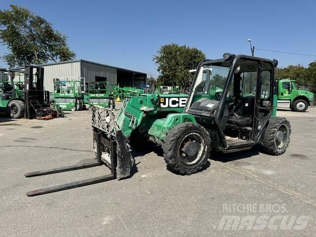 JCB 525-60 伸縮臂操作車