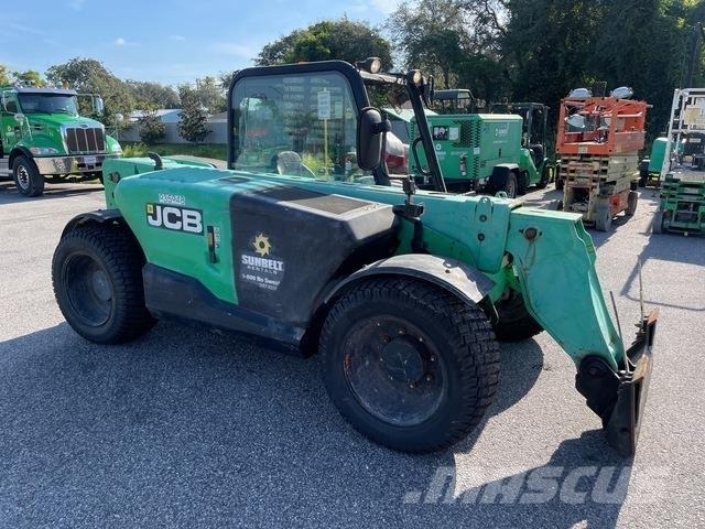 JCB 525-60 伸縮臂操作車