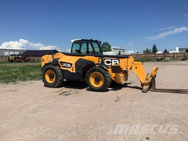 JCB 535-140 伸縮臂操作車
