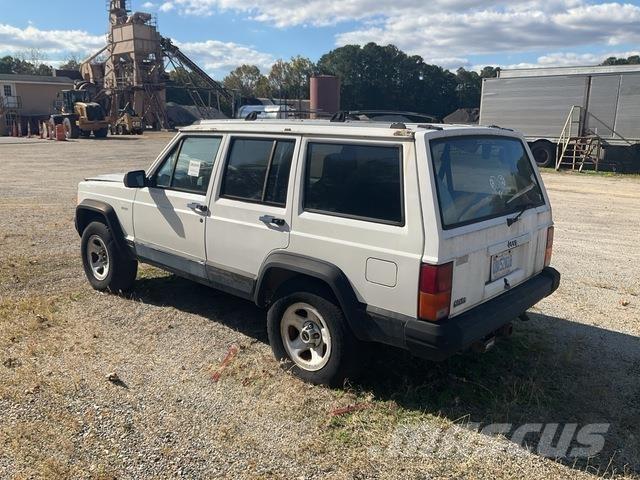 Jeep Cherokee 汽車
