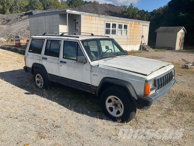 Jeep Cherokee 汽車