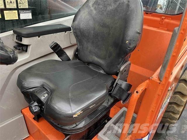 JLG 1055 伸縮臂操作車