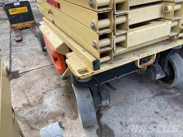 JLG 2646ES 剪式升降機