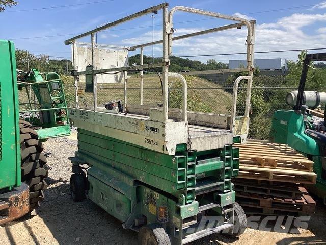 JLG 3246ES 剪式升降機