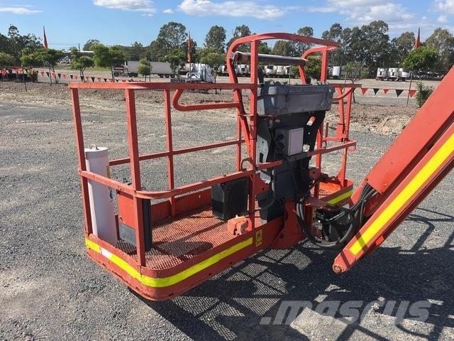 JLG 800 AJ 曲臂高空作業車