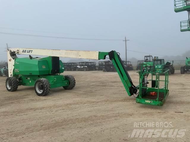 JLG 800AJ 曲臂高空作業車