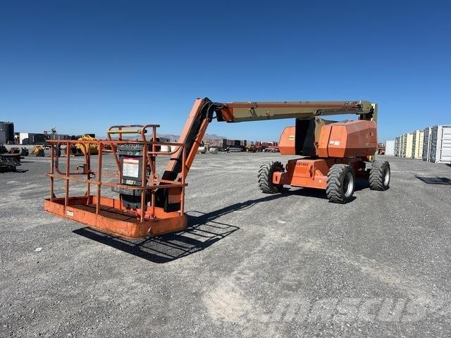 JLG 800AJ 曲臂高空作業車