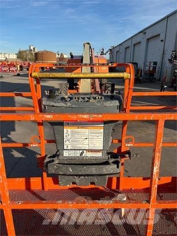JLG 800S 伸縮臂高空作業車