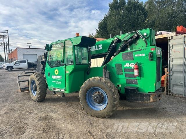 JLG 8042 伸縮臂操作車