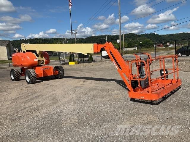 JLG 860SJ 曲臂高空作業車