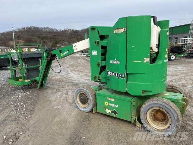JLG E300AJ 曲臂高空作業車