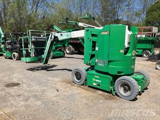 JLG E300AJ 曲臂高空作業車