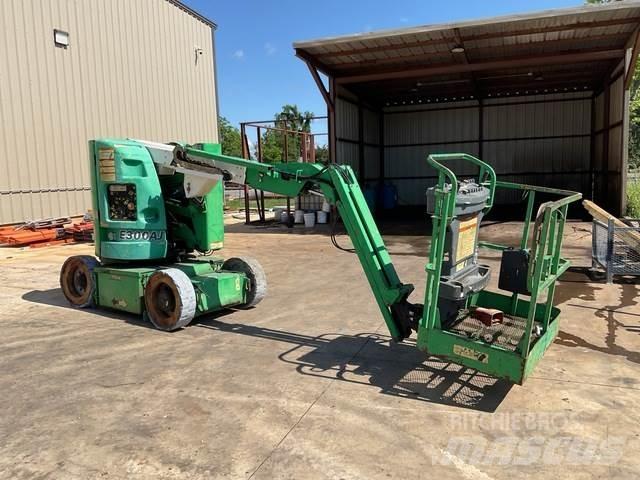 JLG E300AJ 曲臂高空作業車