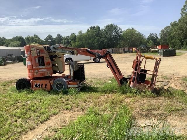 JLG E300AJ 曲臂高空作業車
