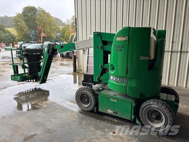 JLG E300AJ 曲臂高空作業車