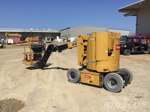 JLG E300AJP 曲臂高空作業車