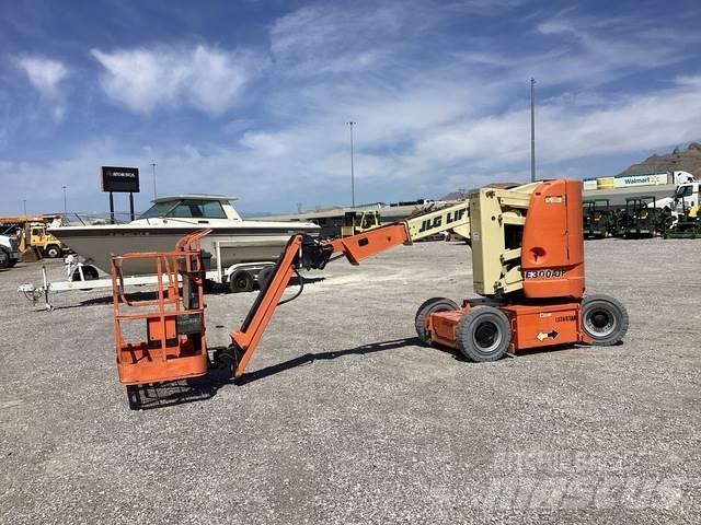JLG E300AJP 曲臂高空作業車