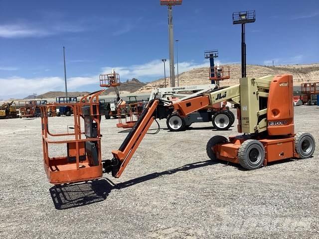 JLG E300AJP 曲臂高空作業車