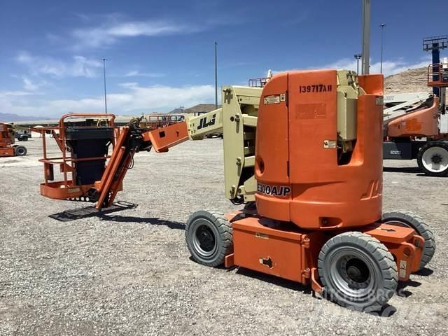 JLG E300AJP 曲臂高空作業車